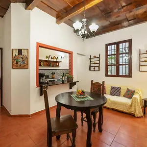 Casita Tumbergia Antigua